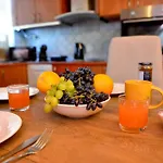 Unique Smaragda's Residense شقة